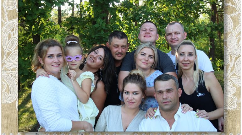 Свадебное фото из фотобудкой